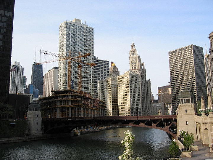 06 Chicago river dowtown, Trump tower construction.JPG